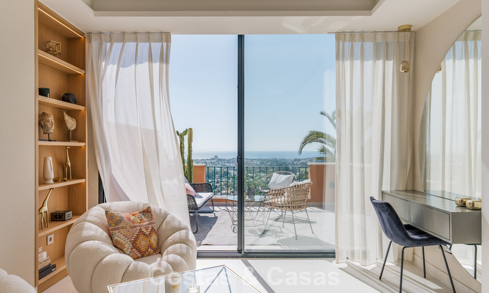 Luxe duplex penthouse met panoramisch uitzicht te koop in Nueva Andalucia’s golfvallei, Marbella 808077