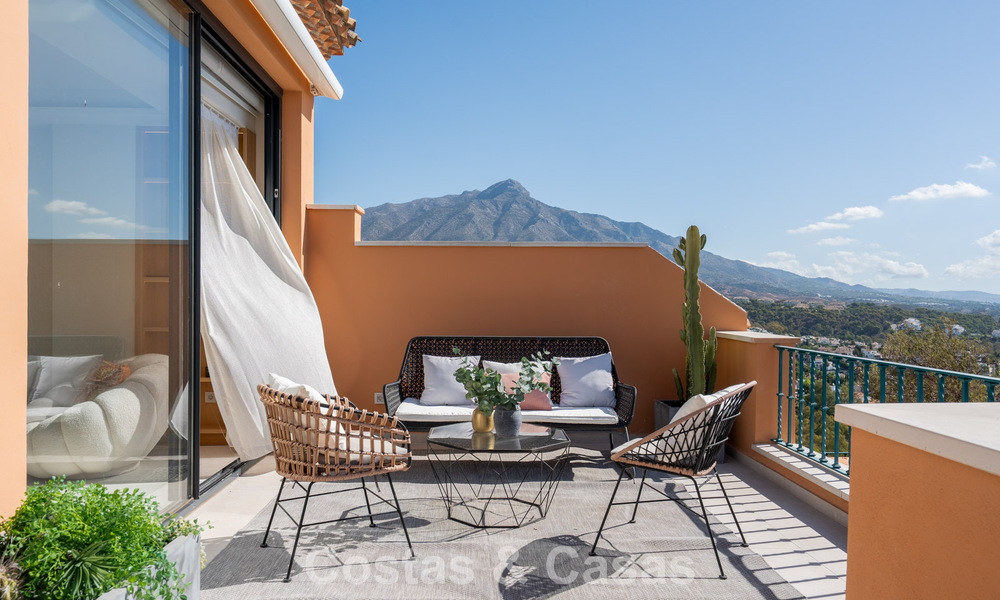 Luxe duplex penthouse met panoramisch uitzicht te koop in Nueva Andalucia’s golfvallei, Marbella 808082