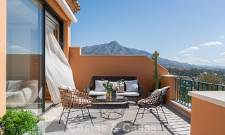 Luxe duplex penthouse met panoramisch uitzicht te koop in Nueva Andalucia’s golfvallei, Marbella 808082 