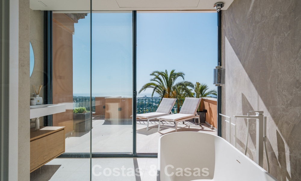 Luxe duplex penthouse met panoramisch uitzicht te koop in Nueva Andalucia’s golfvallei, Marbella 808086