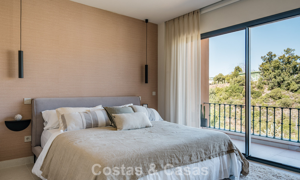 Luxe duplex penthouse met panoramisch uitzicht te koop in Nueva Andalucia’s golfvallei, Marbella 808088