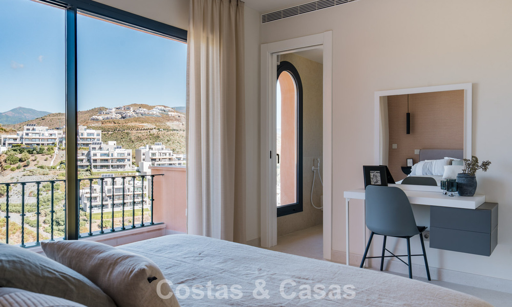 Luxe duplex penthouse met panoramisch uitzicht te koop in Nueva Andalucia’s golfvallei, Marbella 808092