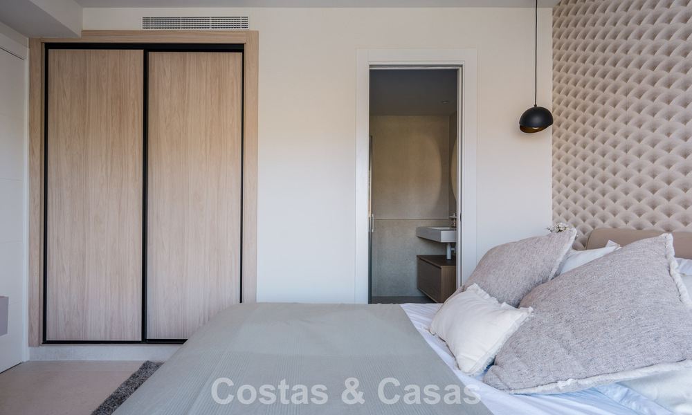 Luxe duplex penthouse met panoramisch uitzicht te koop in Nueva Andalucia’s golfvallei, Marbella 808094