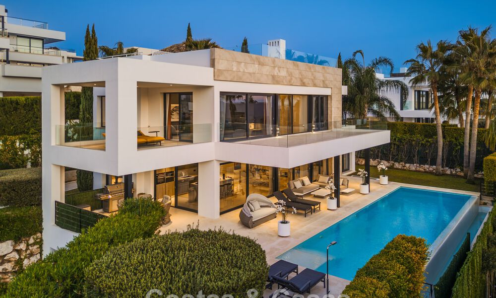 Hedendaagse luxe villa met minimalistisch design te koop in Nueva Andalucia, Marbella 808101