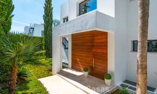 Hedendaagse luxe villa met minimalistisch design te koop in Nueva Andalucia, Marbella 808104 