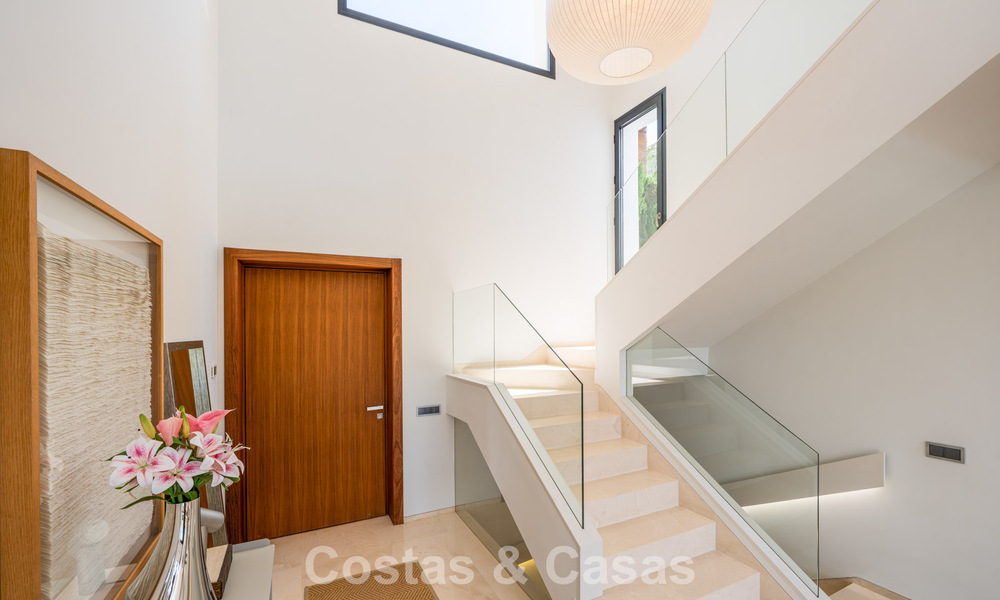 Hedendaagse luxe villa met minimalistisch design te koop in Nueva Andalucia, Marbella 808105