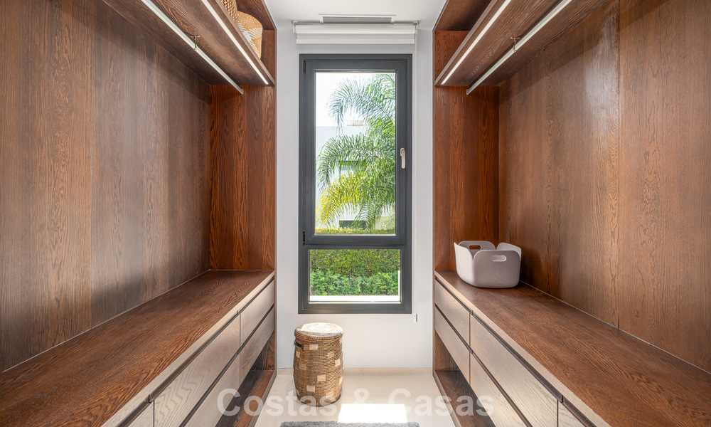 Hedendaagse luxe villa met minimalistisch design te koop in Nueva Andalucia, Marbella 808109