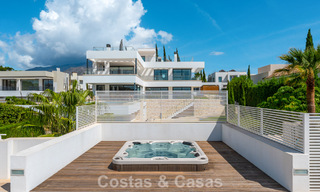 Hedendaagse luxe villa met minimalistisch design te koop in Nueva Andalucia, Marbella 808115 