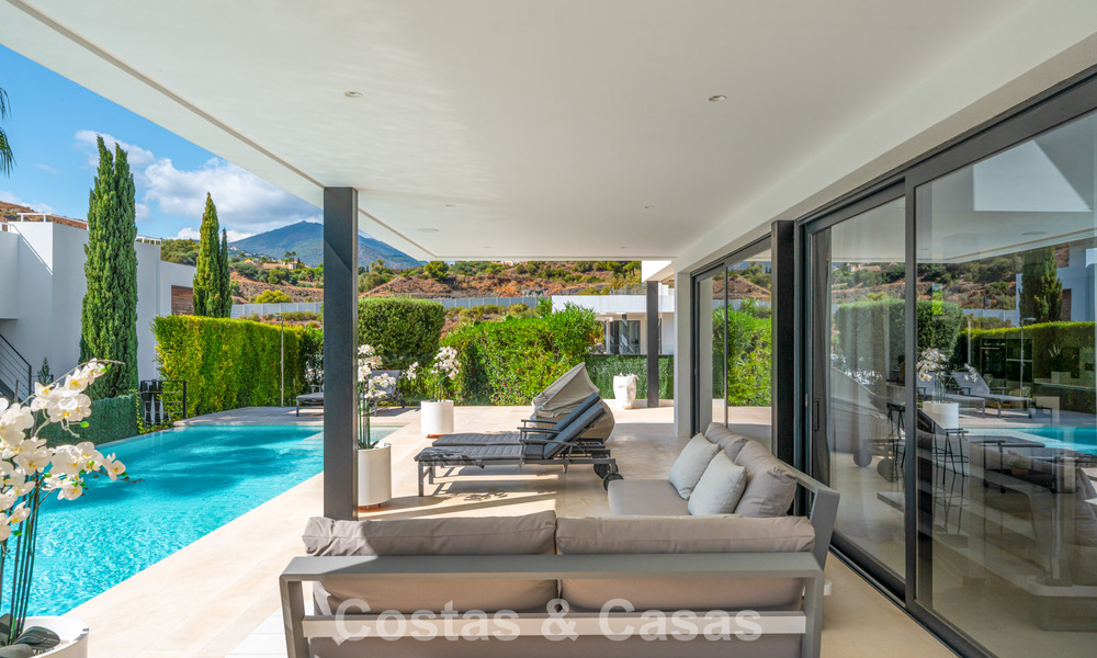 Hedendaagse luxe villa met minimalistisch design te koop in Nueva Andalucia, Marbella 808121