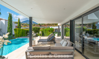 Hedendaagse luxe villa met minimalistisch design te koop in Nueva Andalucia, Marbella 808121 