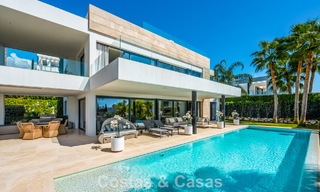 Hedendaagse luxe villa met minimalistisch design te koop in Nueva Andalucia, Marbella 808122 