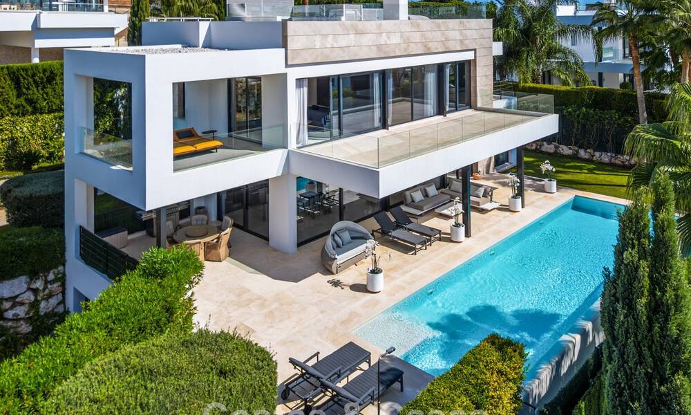 Hedendaagse luxe villa met minimalistisch design te koop in Nueva Andalucia, Marbella 808125