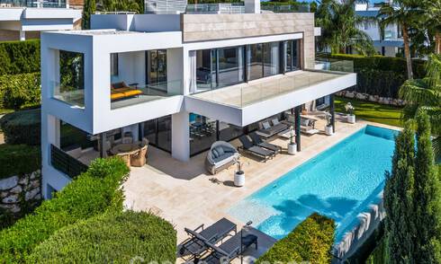 Hedendaagse luxe villa met minimalistisch design te koop in Nueva Andalucia, Marbella 808125