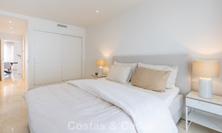 Modern appartement te koop met plonsbad en zeezicht in een boetiekcomplex in de golfvallei van Nueva Andalucia, Marbella 808136 