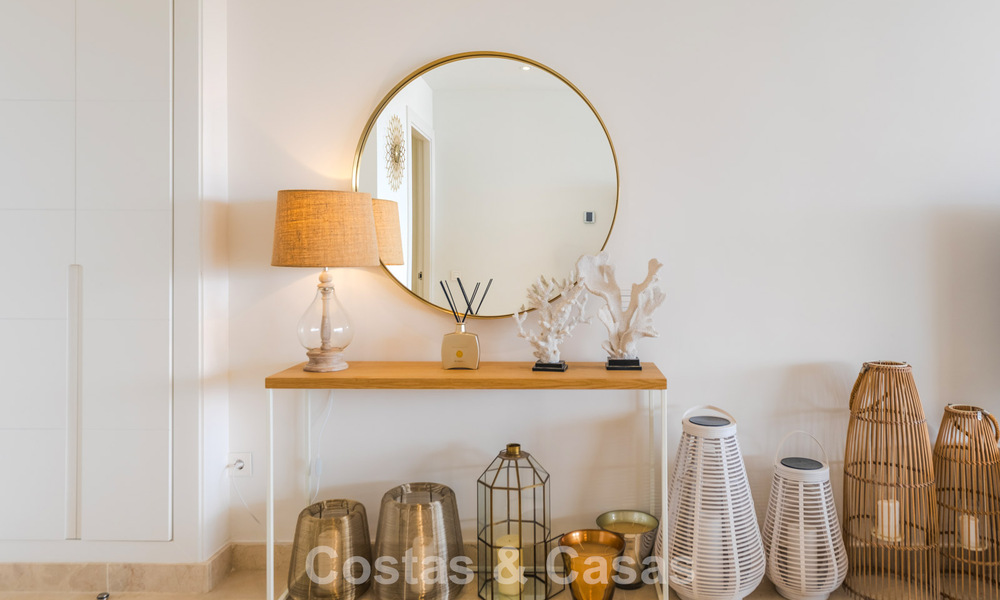 Modern appartement te koop met plonsbad en zeezicht in een boetiekcomplex in de golfvallei van Nueva Andalucia, Marbella 808138