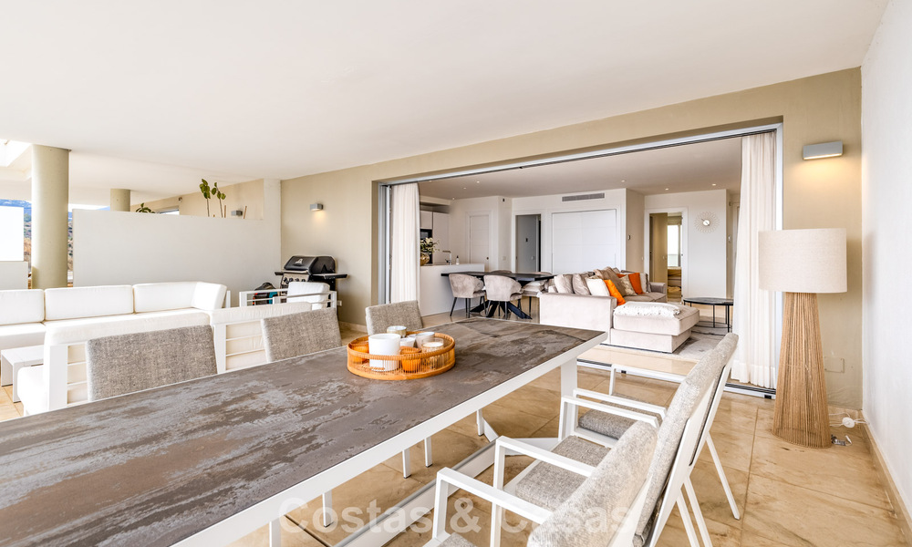 Modern appartement te koop met plonsbad en zeezicht in een boetiekcomplex in de golfvallei van Nueva Andalucia, Marbella 808146