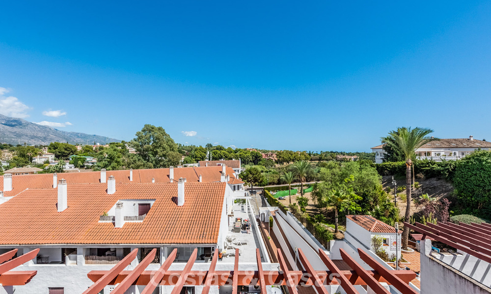Ruime appartementen te koop in La Maestranza op een steenworp van alle voorzieningen in Nueva Andalucia, Marbella 808242