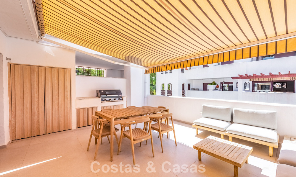Ruime appartementen te koop in La Maestranza op een steenworp van alle voorzieningen in Nueva Andalucia, Marbella 808255