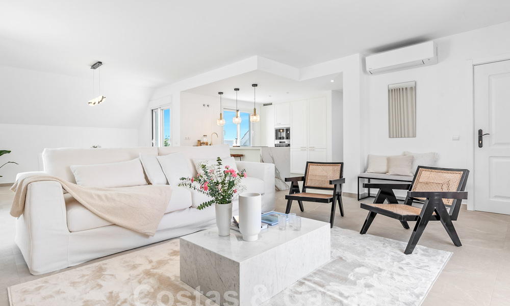 Ruime appartementen te koop in La Maestranza op een steenworp van alle voorzieningen in Nueva Andalucia, Marbella 808275