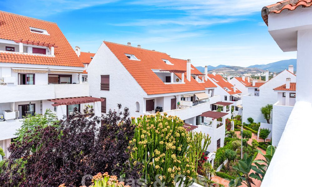 Ruime appartementen te koop in La Maestranza op een steenworp van alle voorzieningen in Nueva Andalucia, Marbella 808285