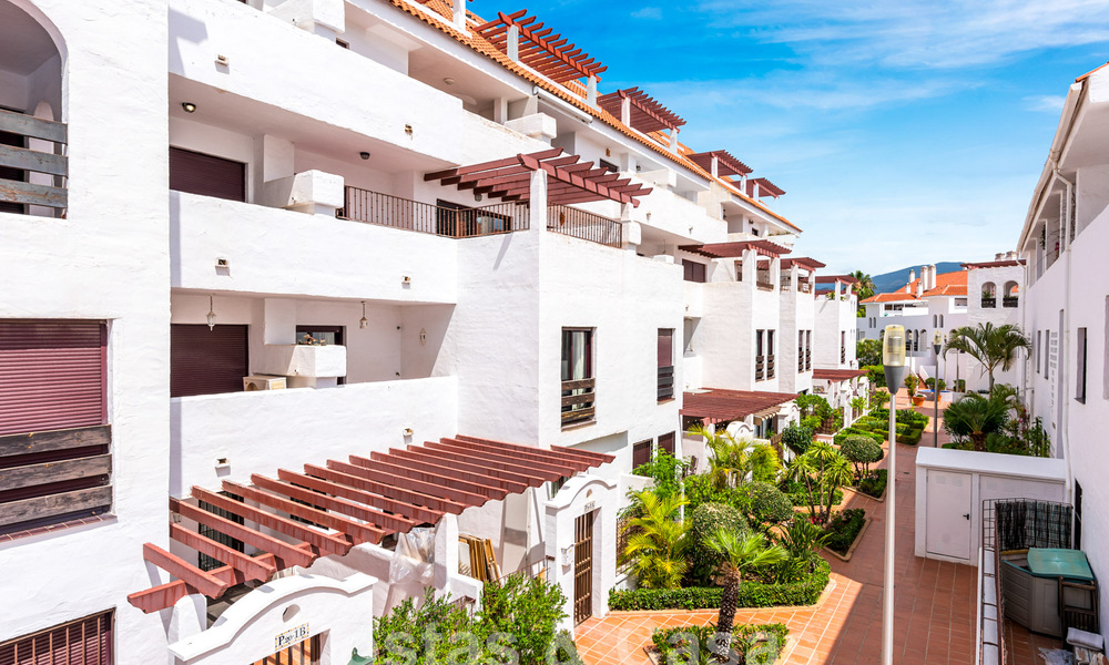 Ruime appartementen te koop in La Maestranza op een steenworp van alle voorzieningen in Nueva Andalucia, Marbella 808290