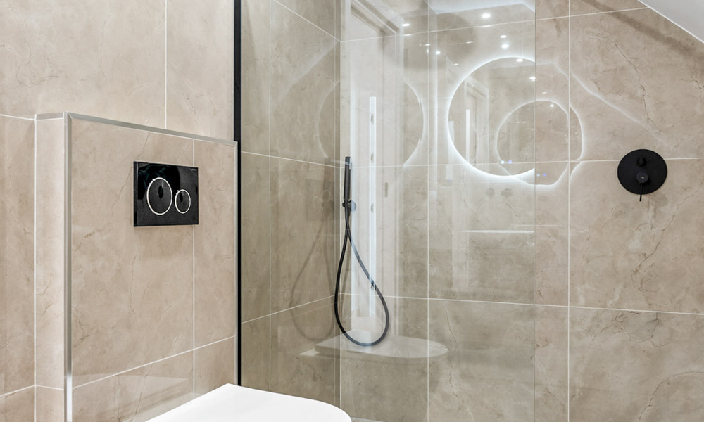 Ruime appartementen te koop in La Maestranza op een steenworp van alle voorzieningen in Nueva Andalucia, Marbella 808294