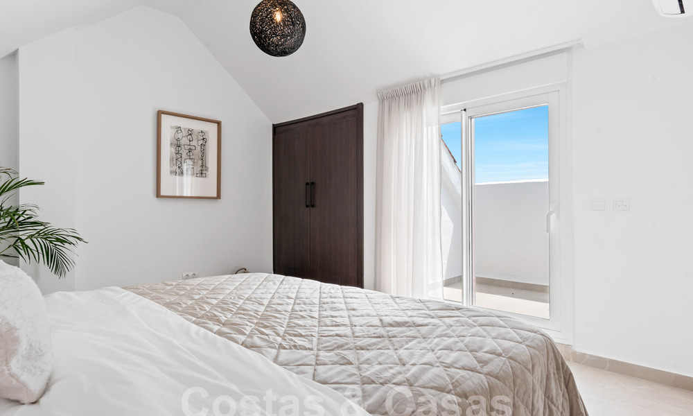 Ruime appartementen te koop in La Maestranza op een steenworp van alle voorzieningen in Nueva Andalucia, Marbella 808298