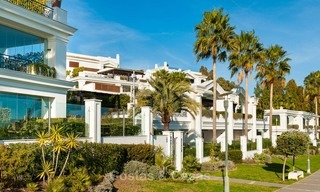 Estepona te koop: Beachfront luxe appartementen, Eerstelijn strand, met open zeezicht, Estepona, Costa del Sol 7956 