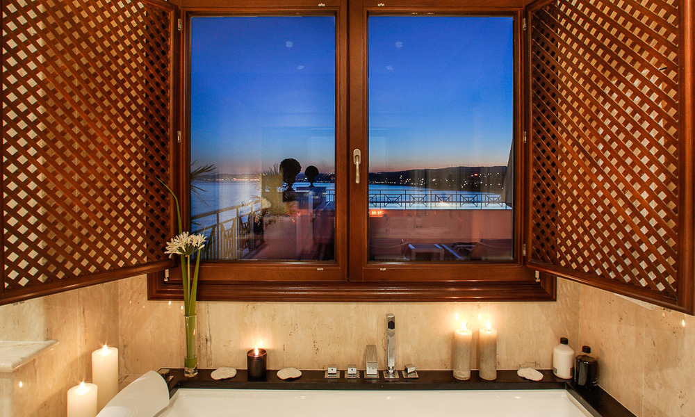 Frontline beach luxe appartement te koop met open zeezicht, Estepona, Costa del Sol 9763