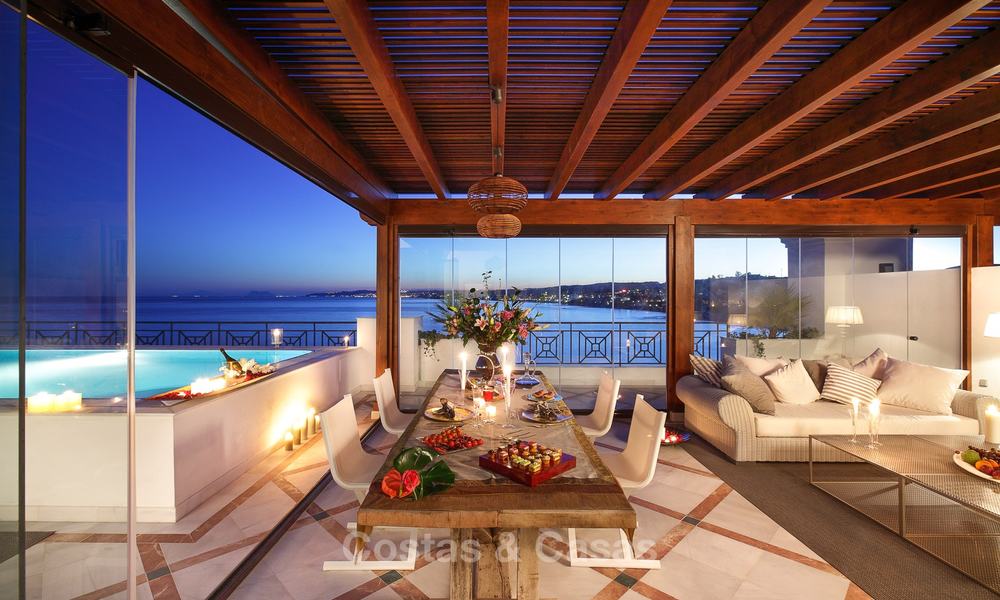 Frontline beach luxe appartement te koop met open zeezicht, Estepona, Costa del Sol 9742