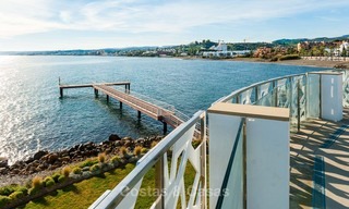 Frontline beach luxe appartement te koop met open zeezicht, Estepona, Costa del Sol 7966 
