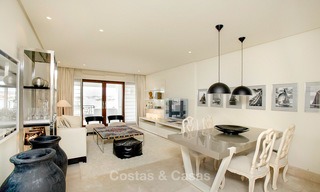 Beachfont luxe 3 slaapkamer appartementen te koop, Estepona, Costa del Sol, met open zeezicht 9770 