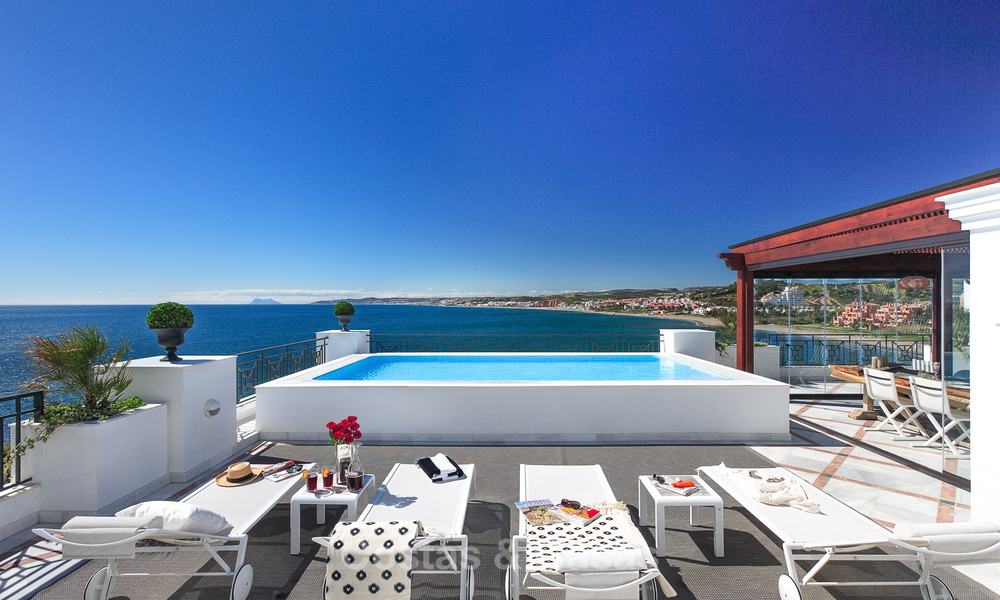 Beachfont luxe 3 slaapkamer appartementen te koop, Estepona, Costa del Sol, met open zeezicht 9771