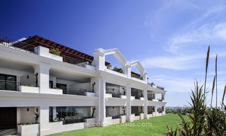 Beachfont luxe penthouse te koop, Estepona, Costa del Sol, Eerstelijn strand met zeezicht en privé zwembad 9819 