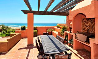 Exclusief Beachfront penthouse appartement te koop, frontline beach in Los Monteros te Marbella 37187 