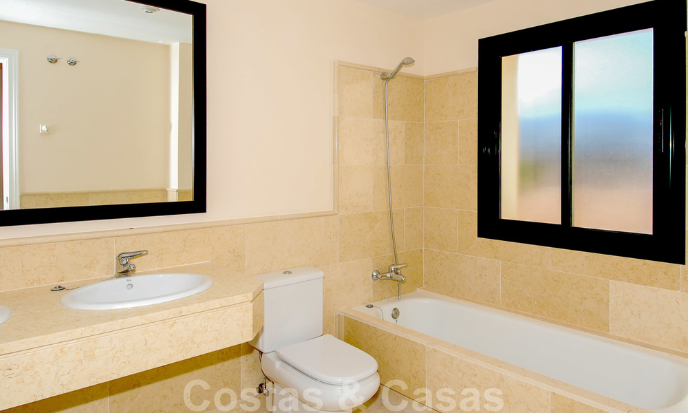 Capanes del Golf: Ruime luxe appartementen te koop omringd door de golfcourse, Marbella - Benahavis 23853