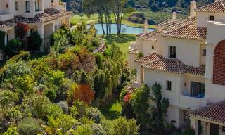 Capanes del Golf: Ruime luxe appartementen te koop omringd door de golfcourse, Marbella - Benahavis 23859 