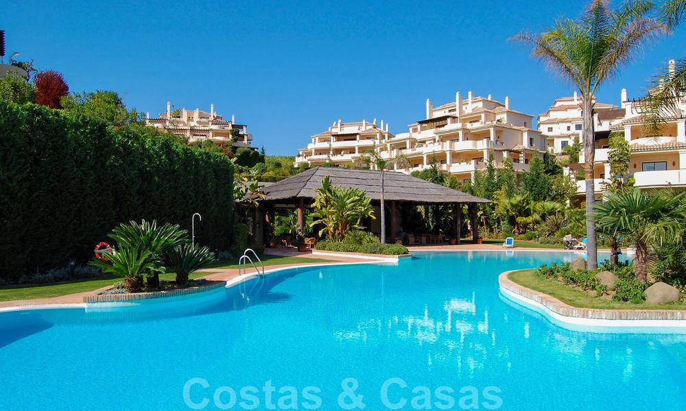 Capanes del Golf: Ruime luxe appartementen te koop omringd door de golfcourse, Marbella - Benahavis 23869