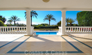 Exclusieve beachfront villa te koop in prestigieuze urbanisatie in oost Marbella 30517 