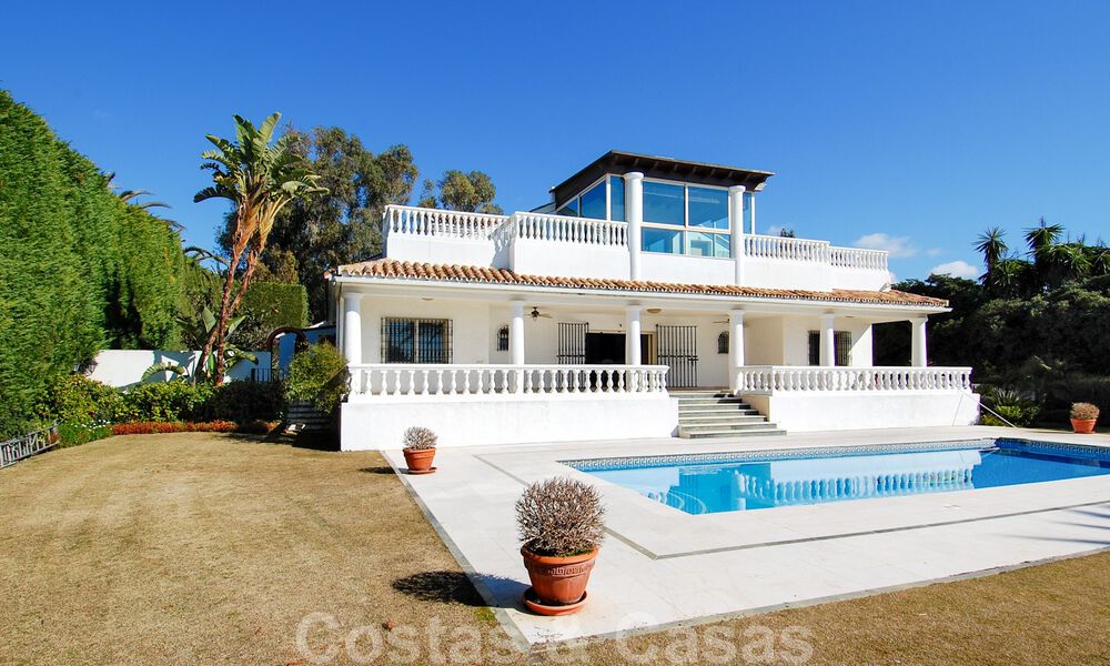 Exclusieve beachfront villa te koop in prestigieuze urbanisatie in oost Marbella 30525