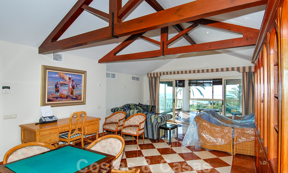 Exclusieve beachfront villa te koop in prestigieuze urbanisatie in oost Marbella 30528