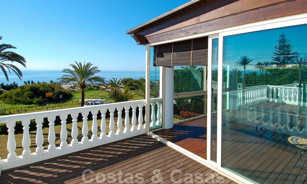 Exclusieve beachfront villa te koop in prestigieuze urbanisatie in oost Marbella 30530