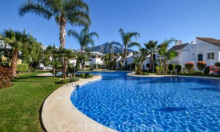 Goedkope appartementen te koop in een omheind resort in Nueva Andalucia te Marbella 20686