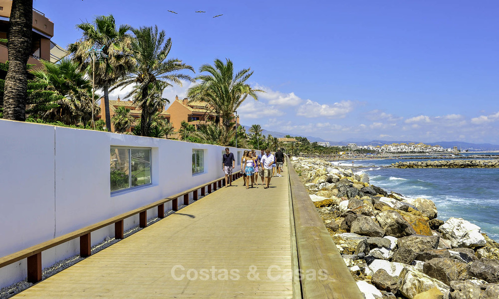 Luxe eerstelijn zee appartementen te koop in Malibu, Puerto Banus, Marbella 23176