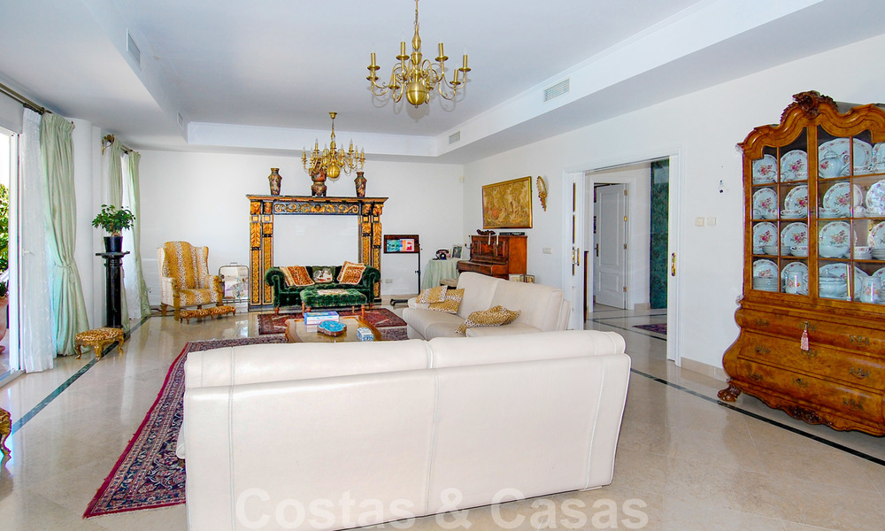 Luxe villa te koop in kolloniale stijl in Marbella op een groot perceel 22551