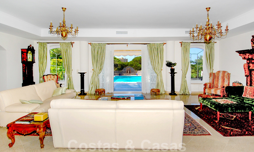 Luxe villa te koop in kolloniale stijl in Marbella op een groot perceel 22552