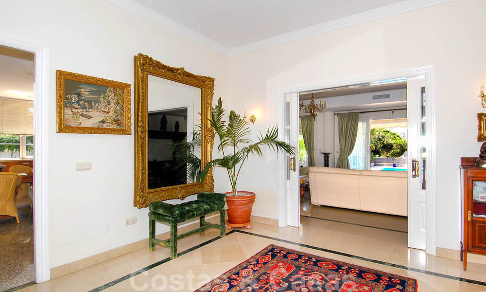 Luxe villa te koop in kolloniale stijl in Marbella op een groot perceel 22570