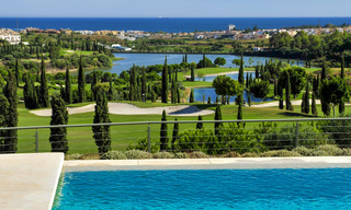 Moderne luxe eerstelijnsgolf appartementen met schitterend golf- en zeezicht te koop in Marbella - Benahavis 23910 