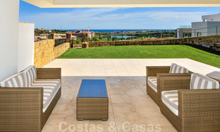 TEE 6: Mondaine eerstelijnsgolf appartementen met prachtig golf- en zeezicht te koop in Los Flamingos Golf in Marbella - Benahavis 23925 