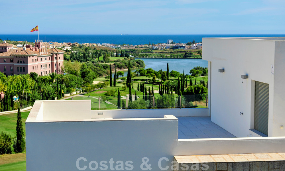 TEE 6: Mondaine eerstelijnsgolf appartementen met prachtig golf- en zeezicht te koop in Los Flamingos Golf in Marbella - Benahavis 23937